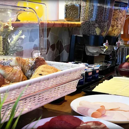 Hotell Palestro Palace